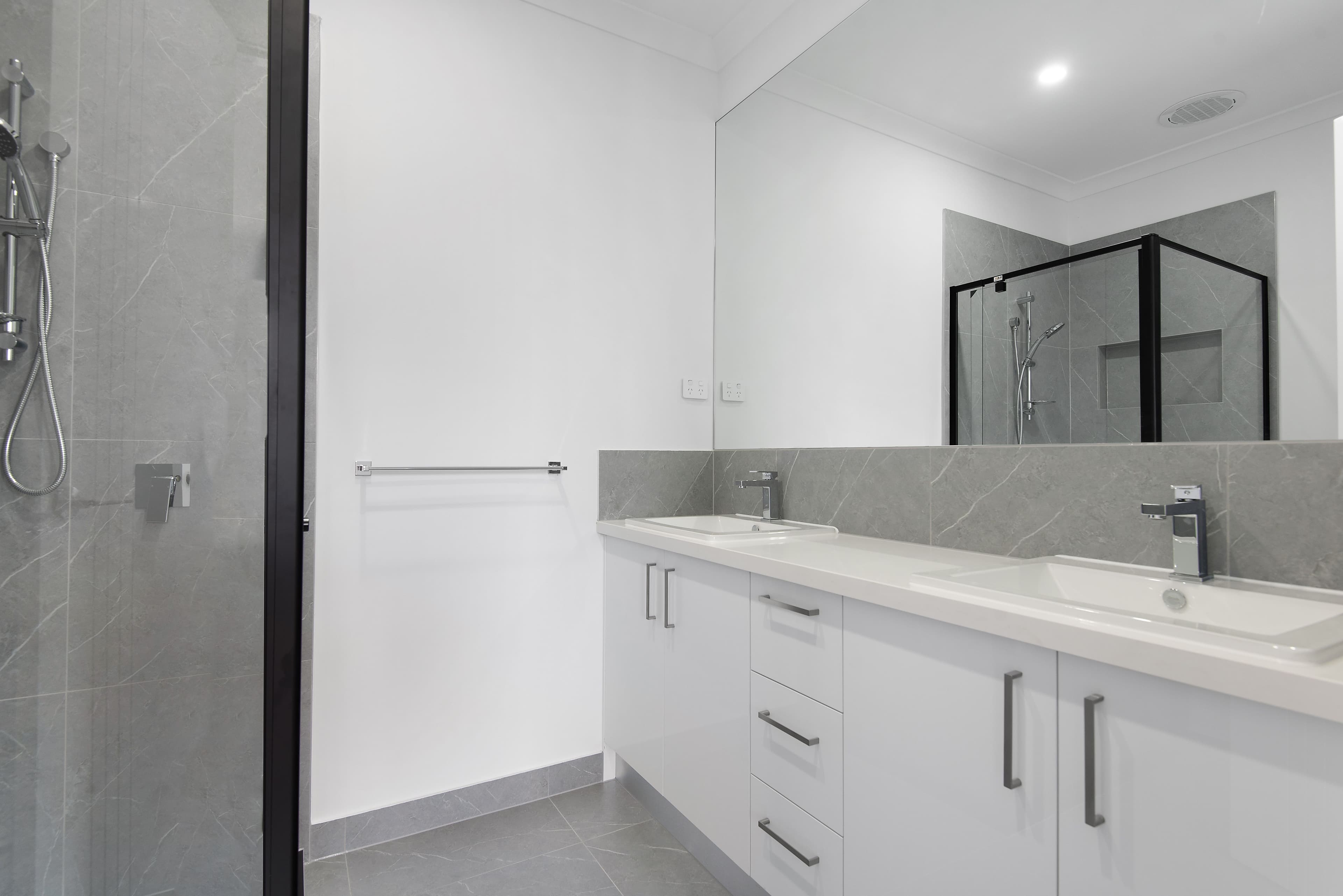 18 Midpride Street, Tarneit VIC 3029, Tarneit - Thumbnail 2
