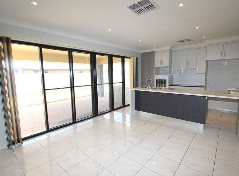 30 Mayfair Drive, Emerald QLD 4720, Emerald - Thumbnail 3
