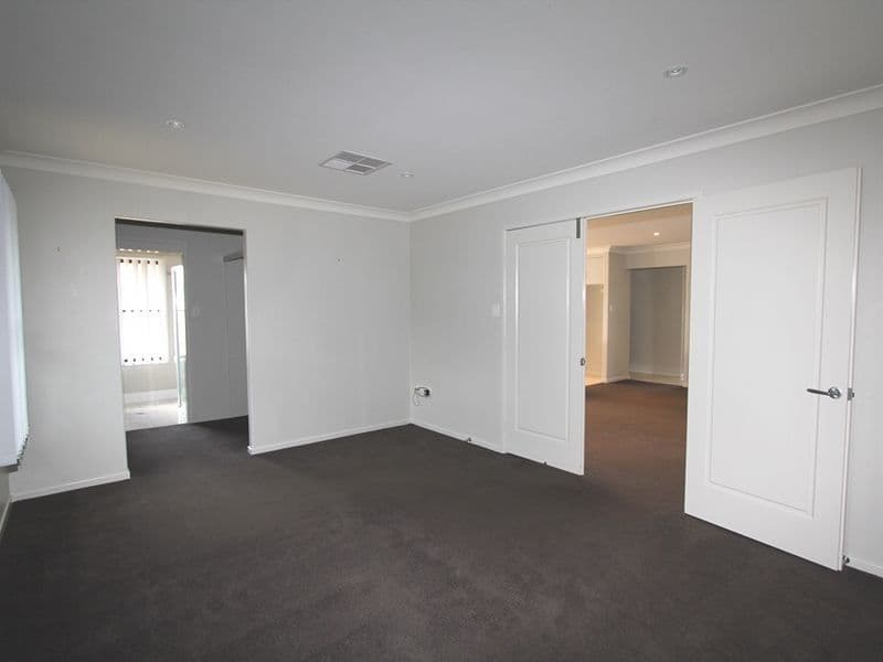 30 Mayfair Drive, Emerald QLD 4720, Emerald - Thumbnail 5