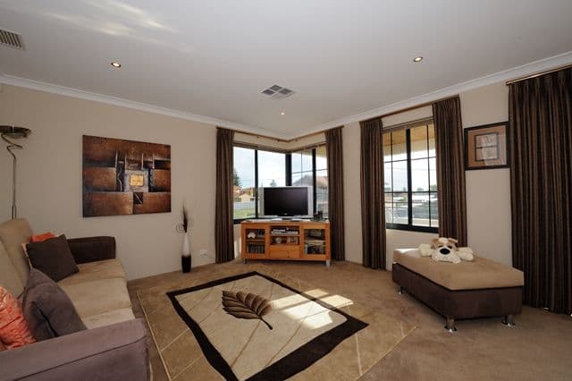 91 Penguin Road, SAFETY BAY WA 6169, Safety Bay - Thumbnail 2