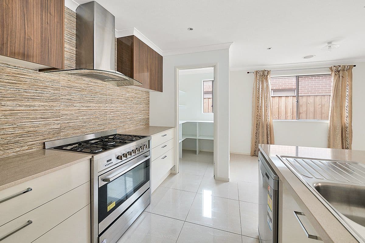 73 Quarters Boulevard, Cranbourne West VIC 3977, Cranbourne West - Thumbnail 3