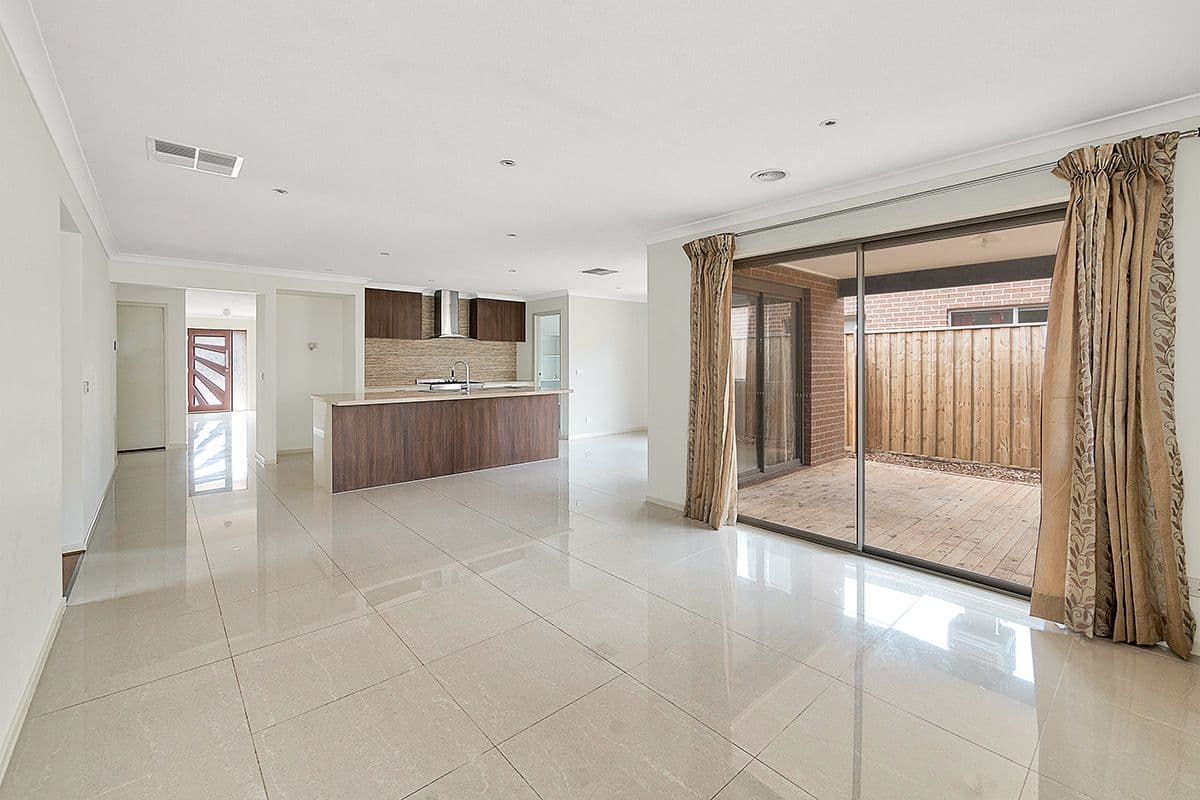 73 Quarters Boulevard, Cranbourne West VIC 3977, Cranbourne West - Thumbnail 4