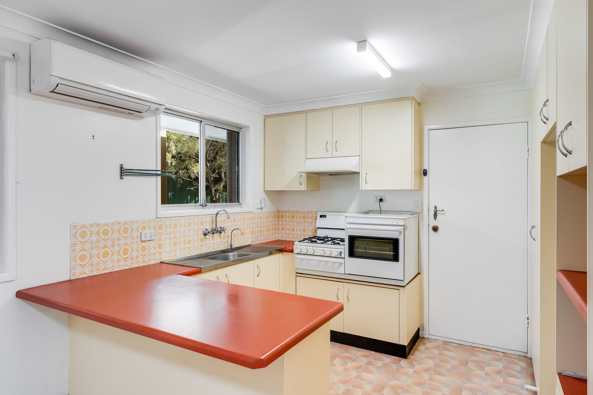 52 Stuart Street, Mount Lofty QLD 4350, Mount Lofty - Thumbnail 5