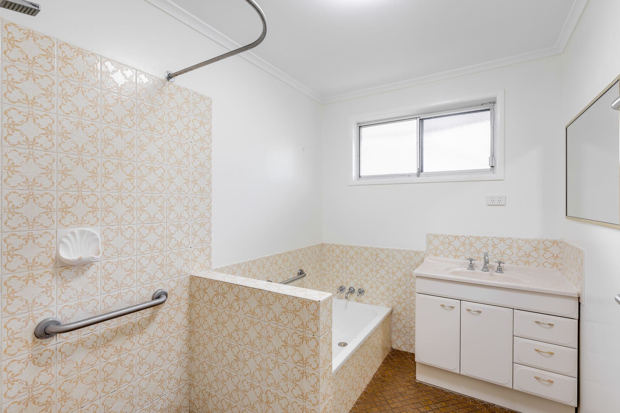52 Stuart Street, Mount Lofty QLD 4350, Mount Lofty - Thumbnail 8