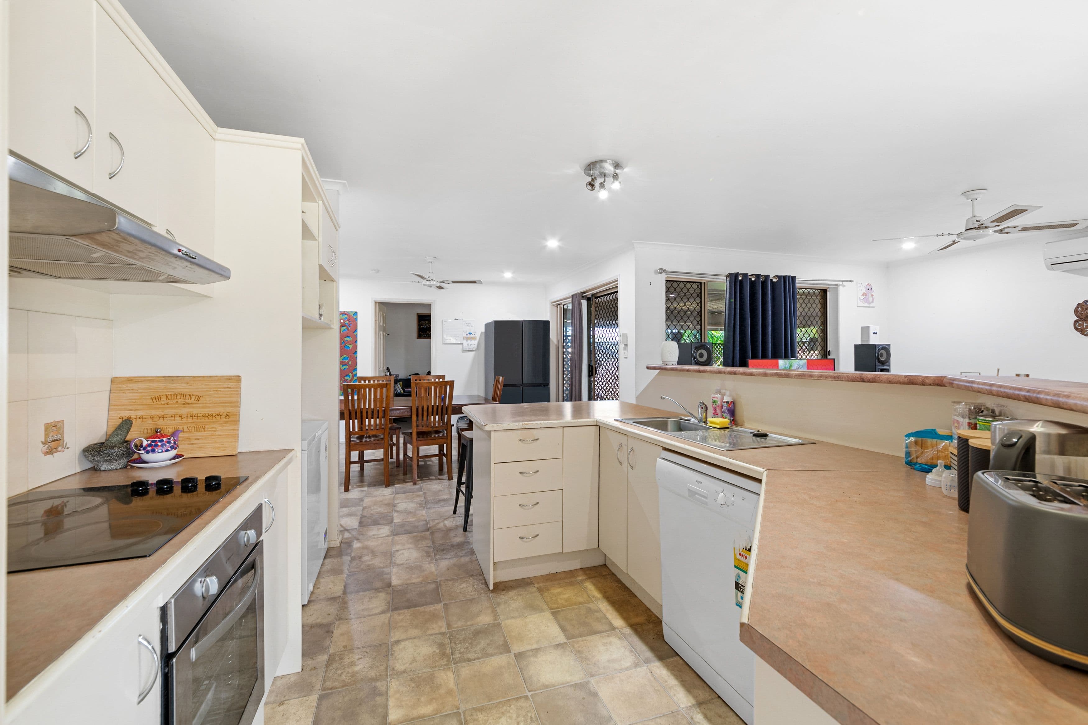 8 Rochelle Place, Deception Bay QLD 4508, Deception Bay - Thumbnail 2