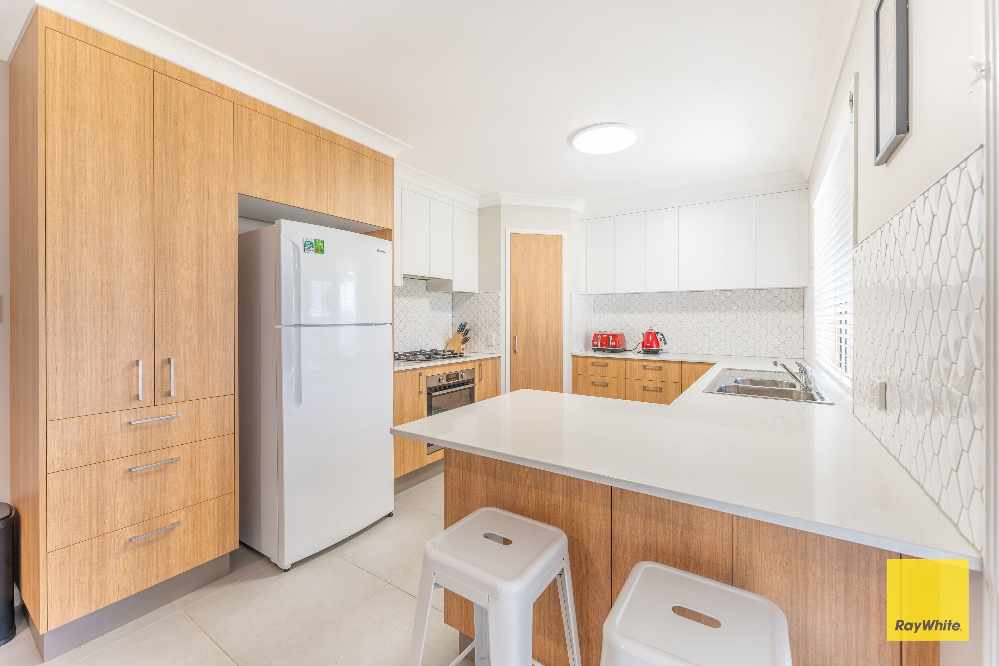 15 BISDEE Street, Coral Cove QLD 4670, Coral Cove - Thumbnail 7