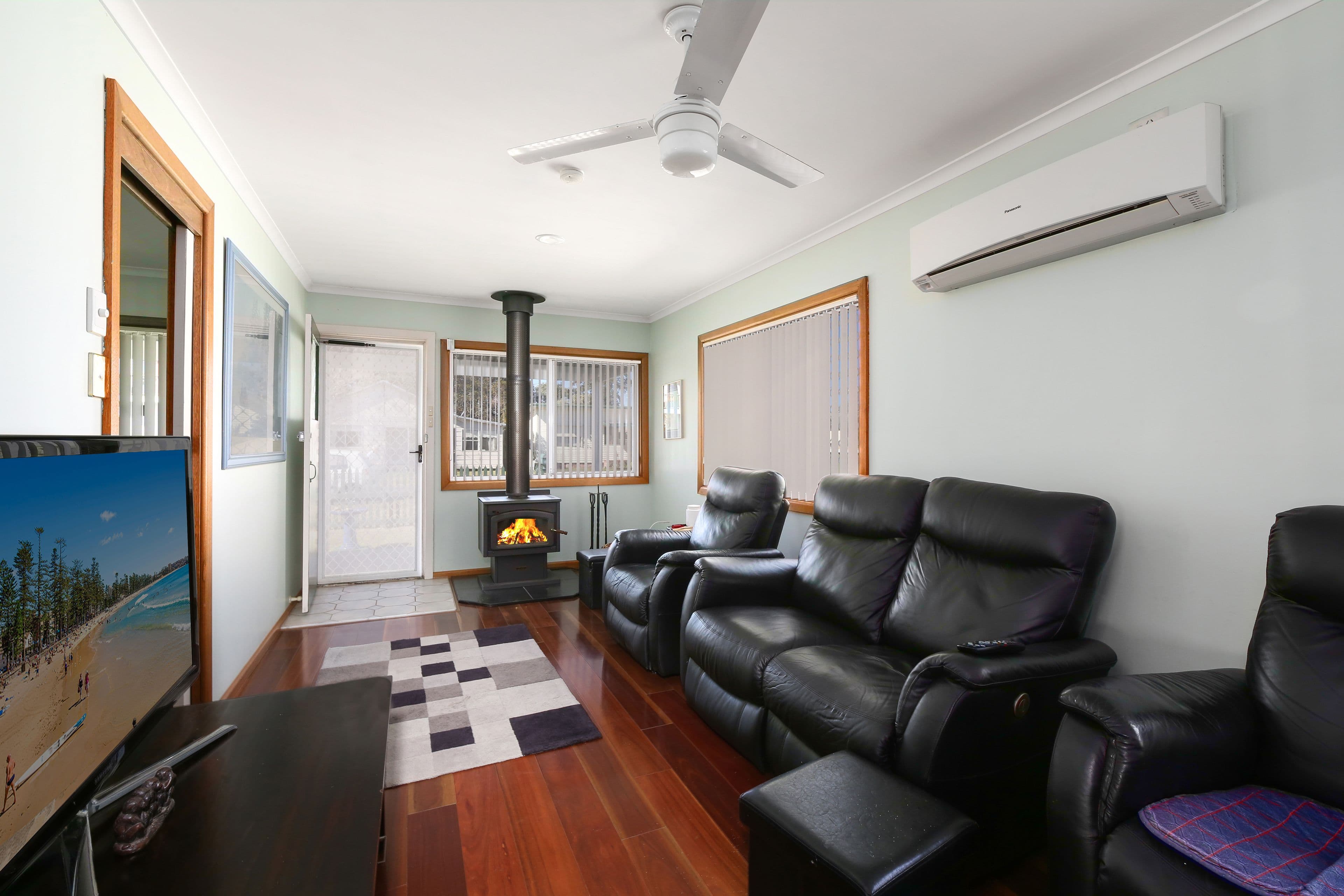32 Davis Avenue, Davistown - Thumbnail 2