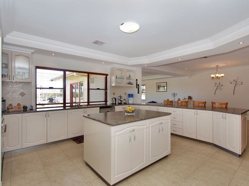 126 Ayrshire Loop, LOWER CHITTERING WA 6084, Lower Chittering - Thumbnail 3
