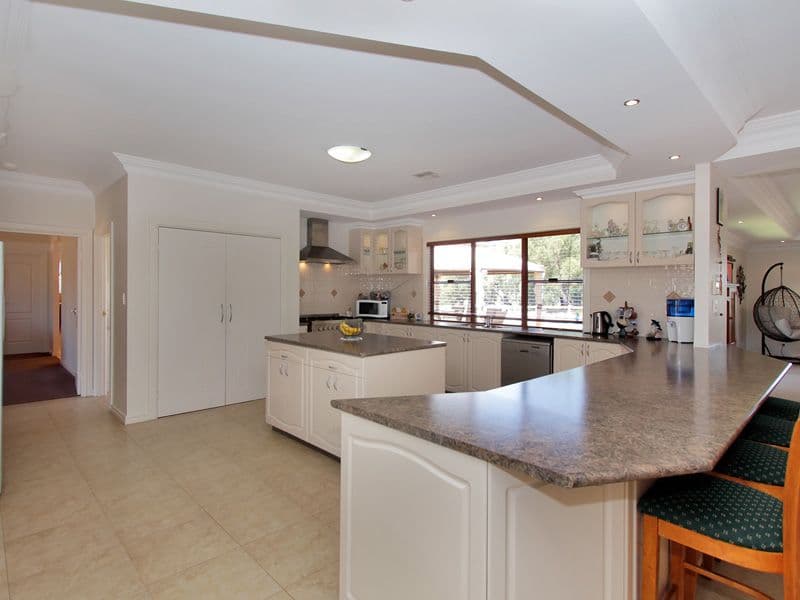 126 Ayrshire Loop, LOWER CHITTERING WA 6084, Lower Chittering - Thumbnail 4