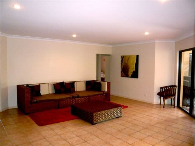 35 Maltravers Drive, ARUNDEL QLD 4214, Arundel - Thumbnail 2