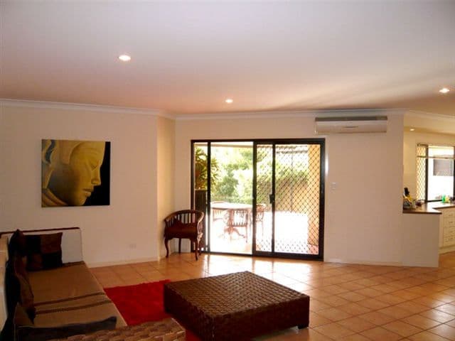 35 Maltravers Drive, ARUNDEL QLD 4214, Arundel - Thumbnail 3