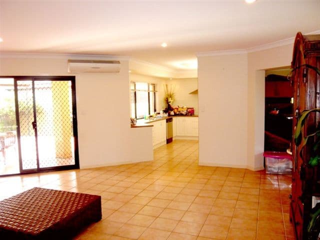 35 Maltravers Drive, ARUNDEL QLD 4214, Arundel - Thumbnail 5