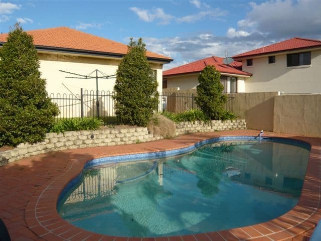 35 Maltravers Drive, ARUNDEL QLD 4214, Arundel - Thumbnail 8