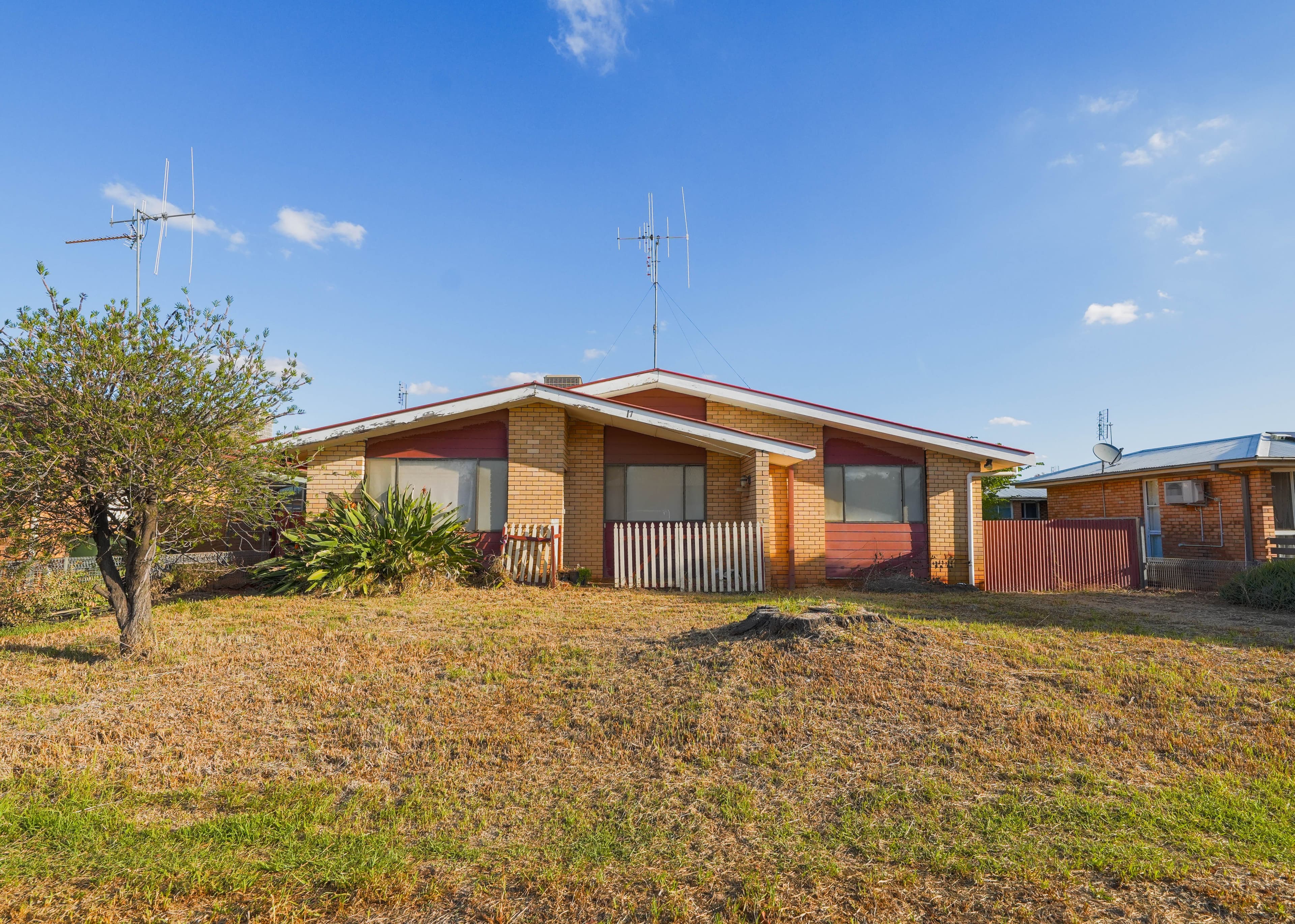 17 Downes Crescent, Parkes NSW 2870, Parkes - Image 1