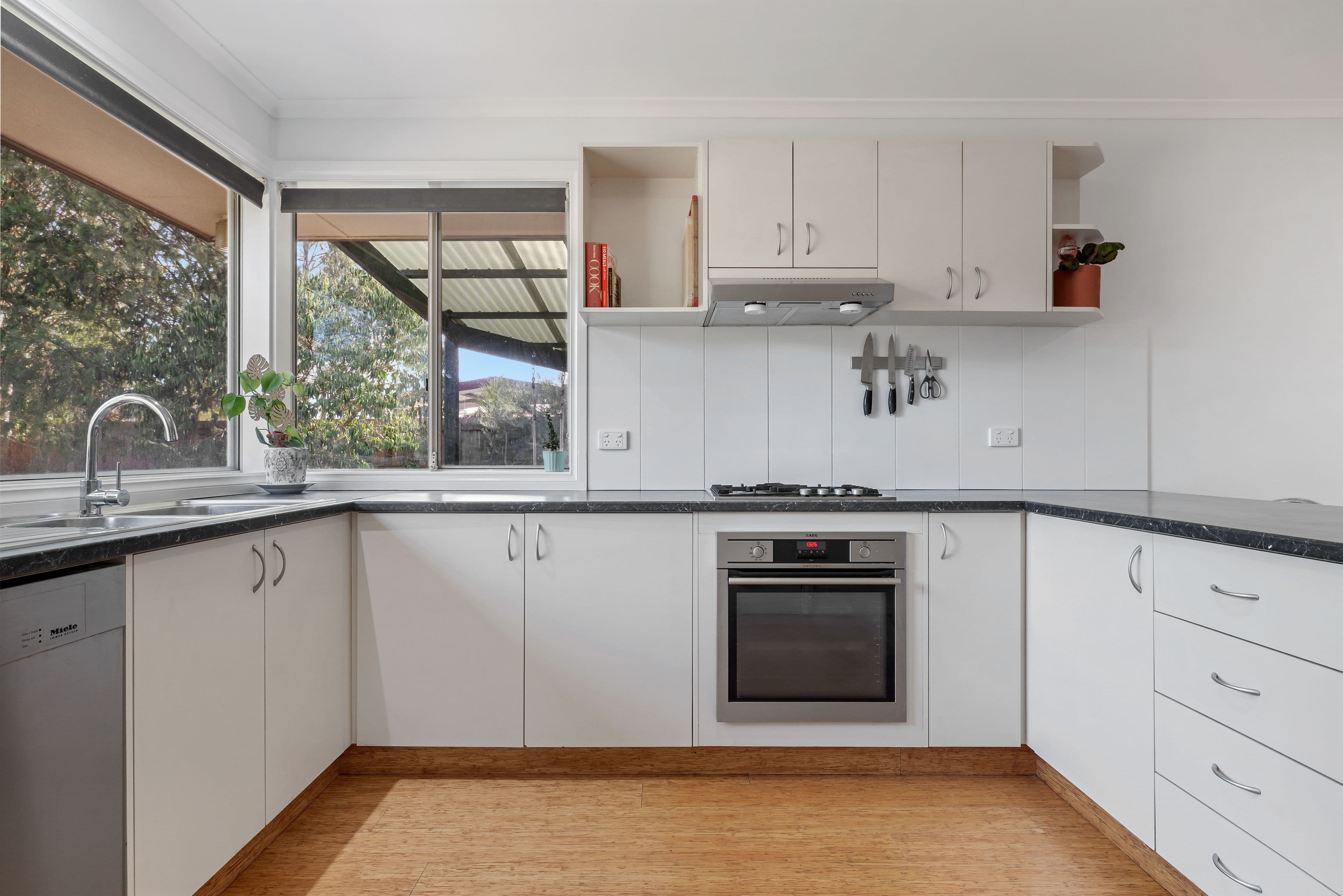 4 Hyde Park Walk, Mooroolbark VIC 3138, Mooroolbark - Thumbnail 2