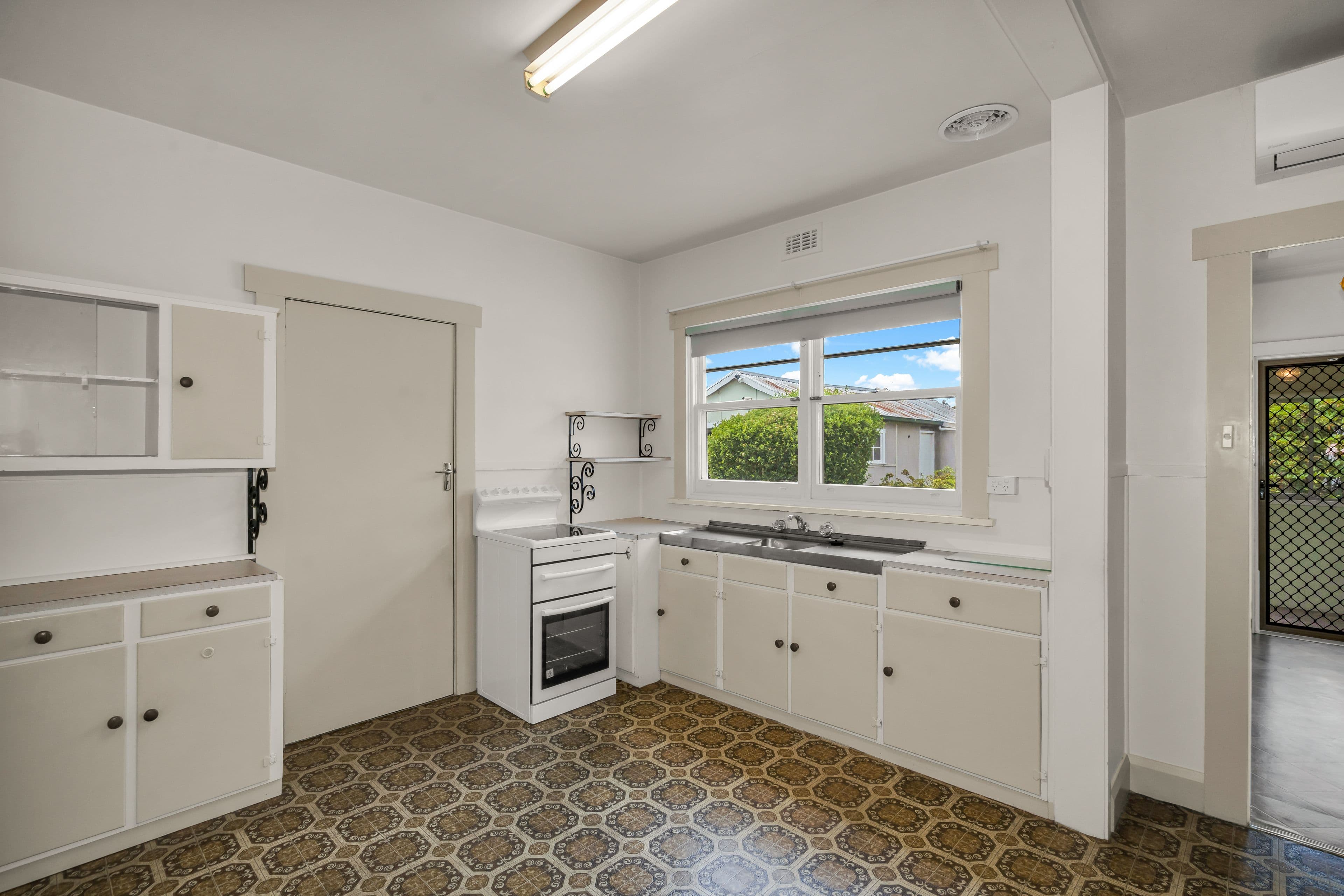 10 Calais Street, Mowbray TAS 7248, Mowbray - Thumbnail 4