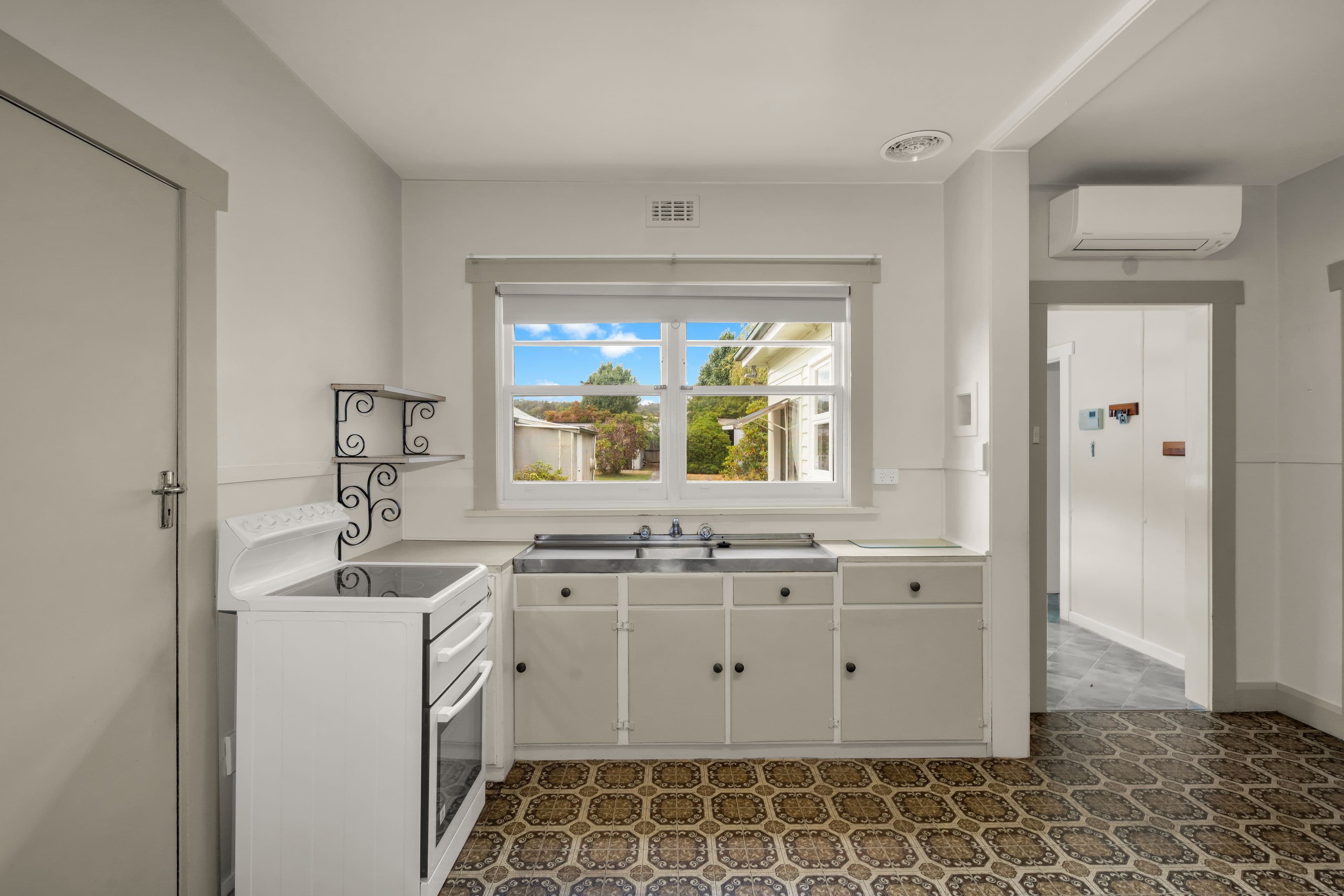 10 Calais Street, Mowbray TAS 7248, Mowbray - Thumbnail 5