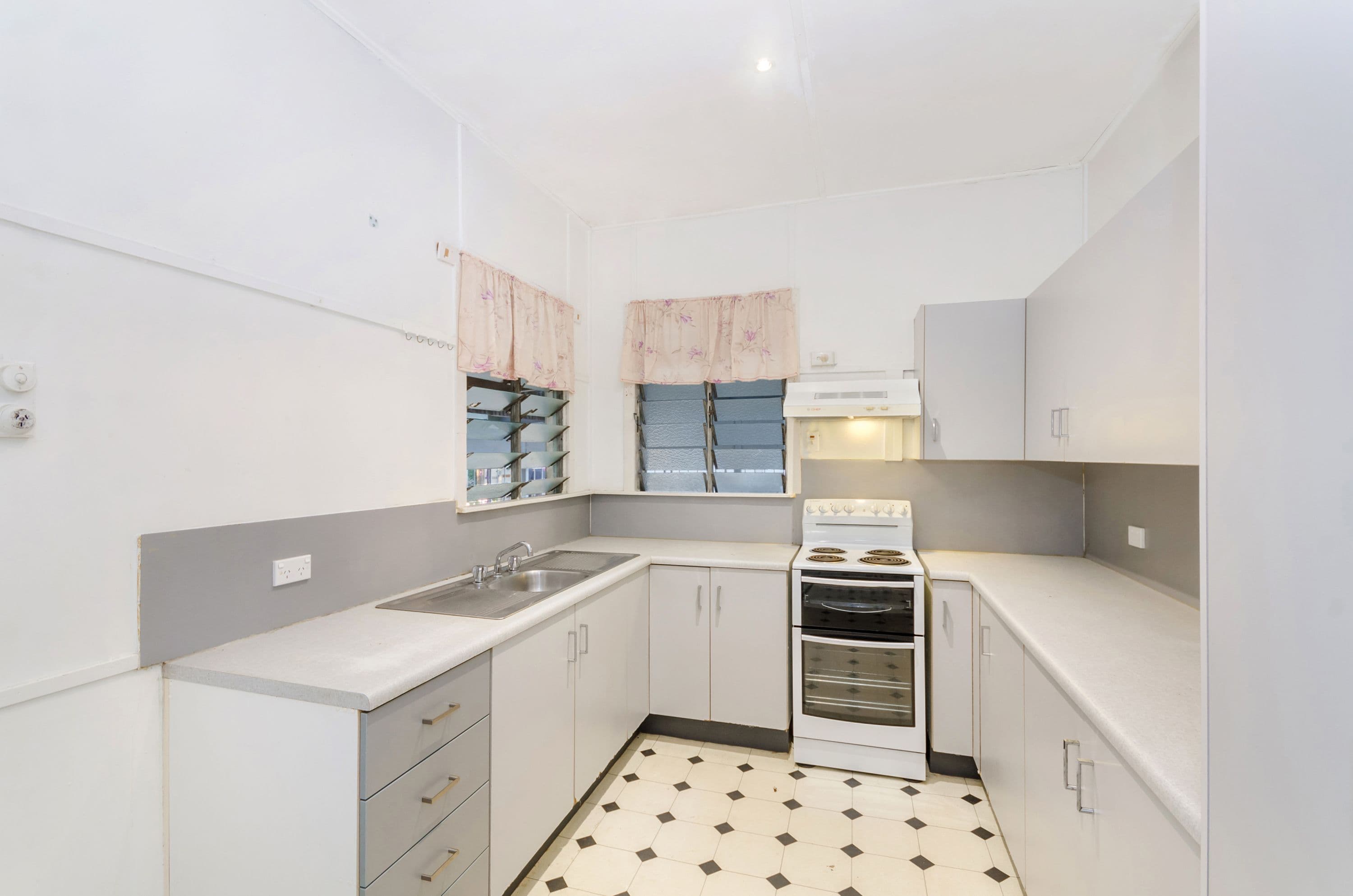 39 Montgomery Street, West End QLD 4810, West End - Thumbnail 4