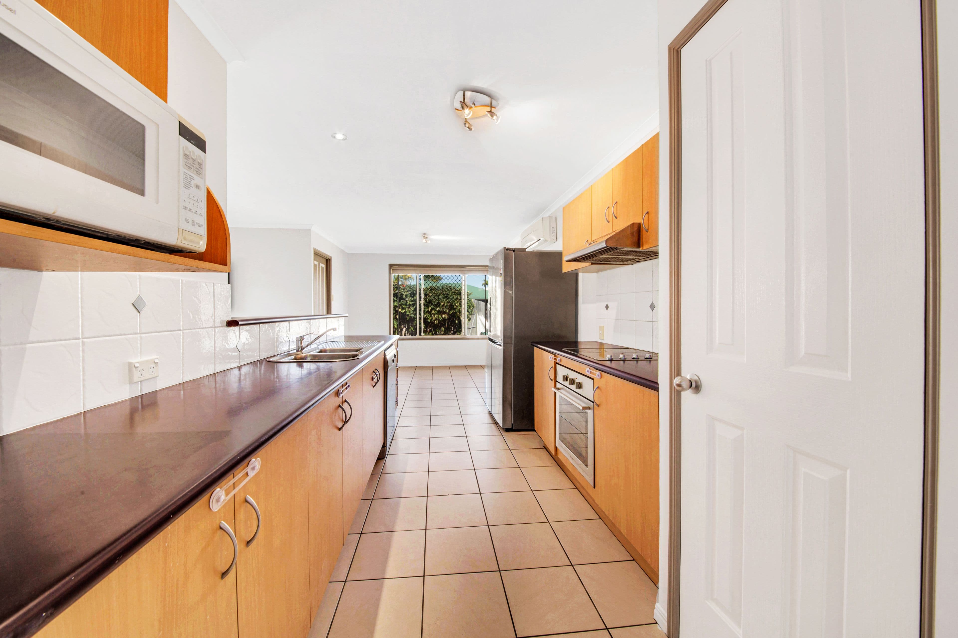 76 Hampton Drive, Tannum Sands QLD 4680, Tannum Sands - Thumbnail 4