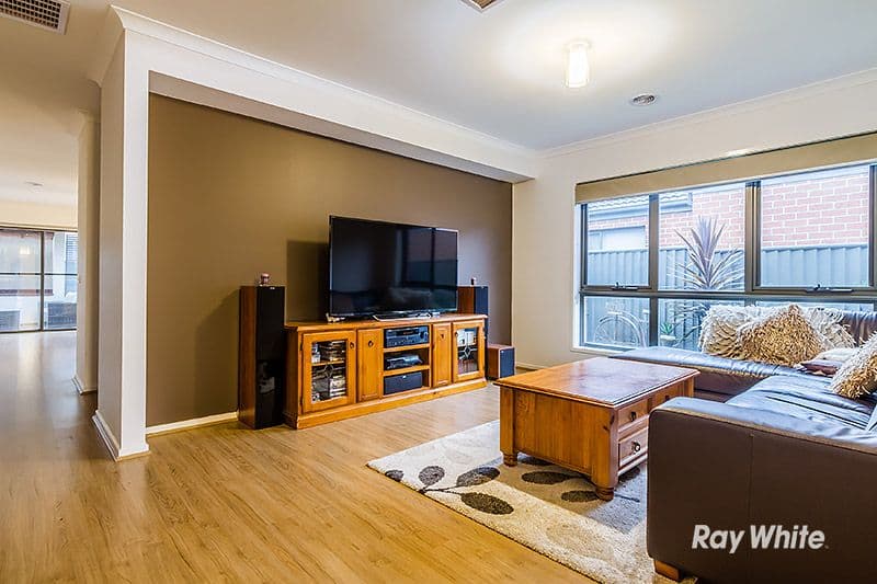 8 Stonebank Grove, Cranbourne East VIC 3977, Cranbourne East - Thumbnail 2