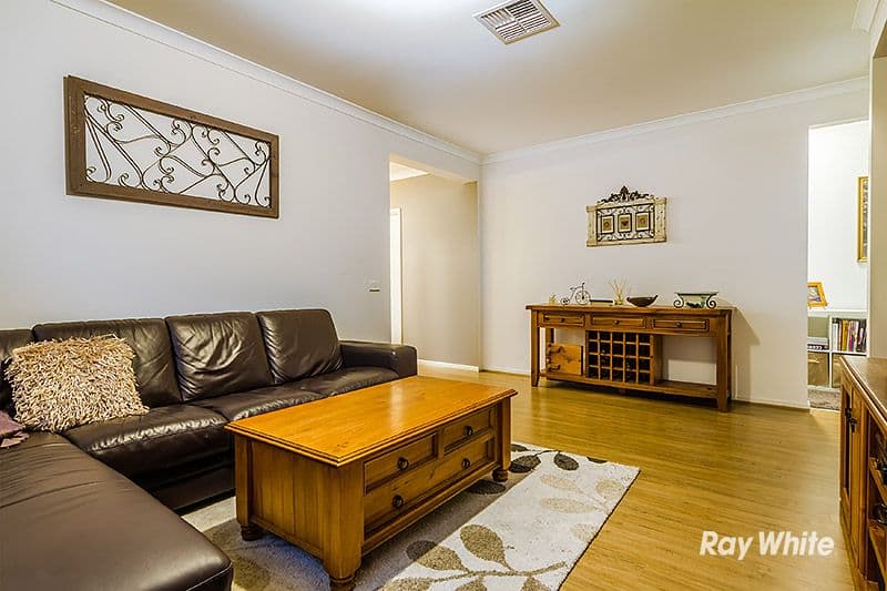 8 Stonebank Grove, Cranbourne East VIC 3977, Cranbourne East - Thumbnail 3