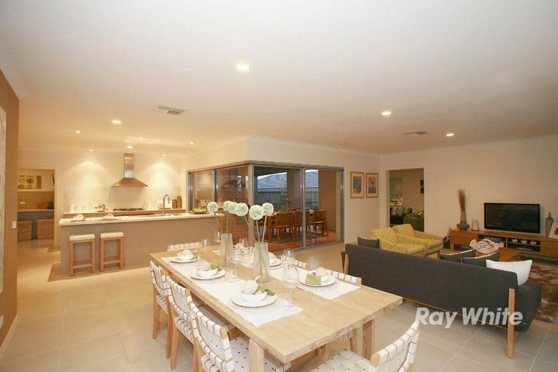 6 Bibury Street, CRANBOURNE VIC 3977, Cranbourne North - Thumbnail 5
