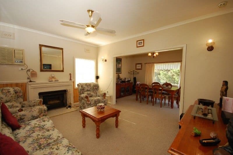15 Buckmaster Drive, MOUNT EVELYN VIC 3796, Mount Evelyn - Thumbnail 2