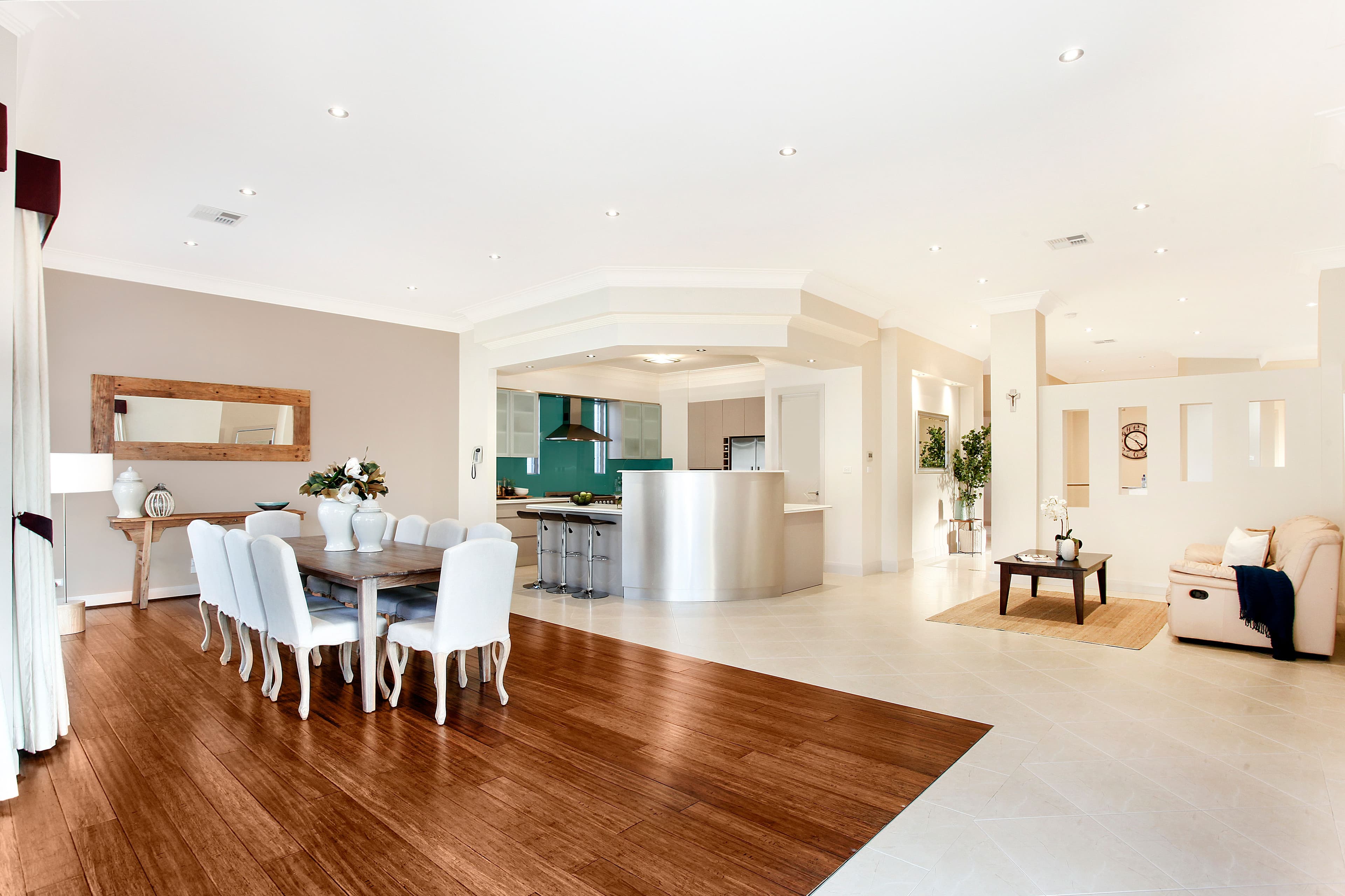 2 Whitely Grove, Harrington Park - Thumbnail 3