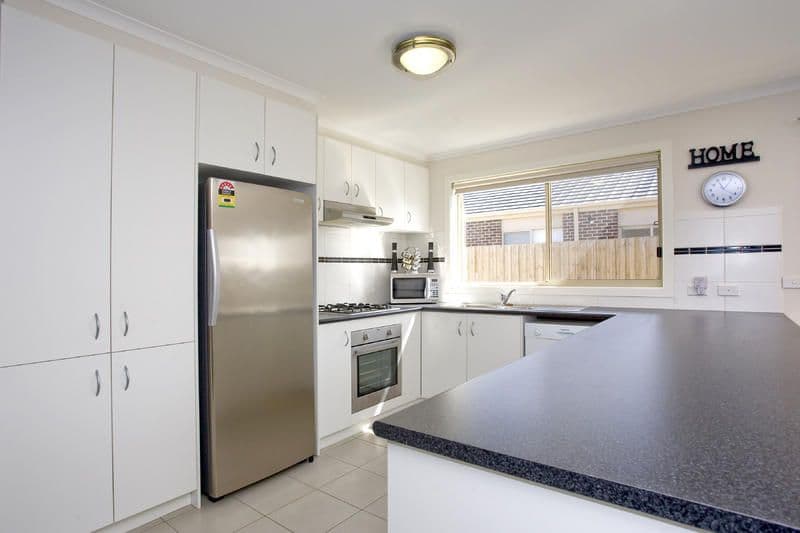 13 Zazzman Court, ST ALBANS PARK VIC 3219, St Albans Park - Thumbnail 2