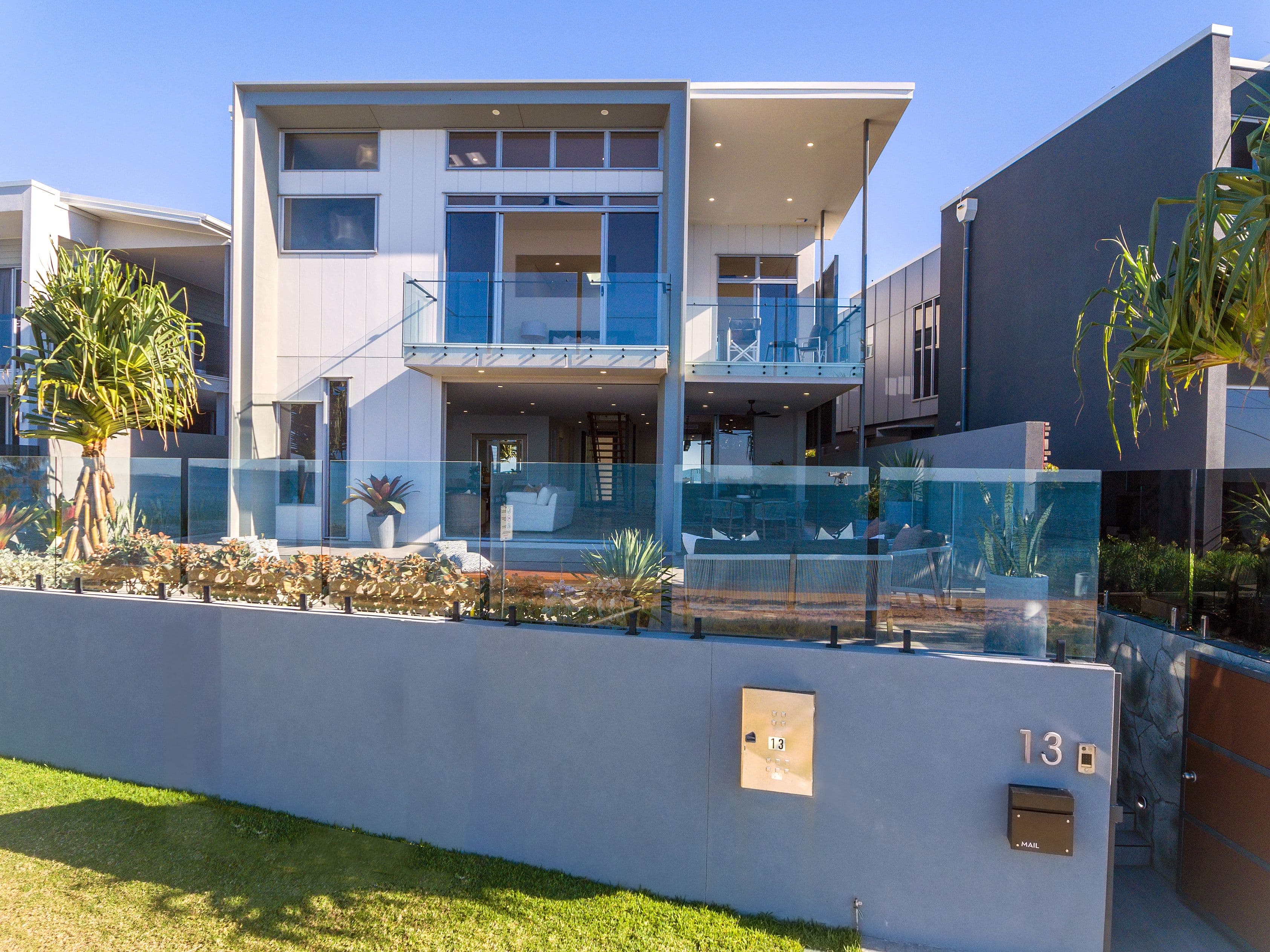 13 Flinders Parade, Scarborough QLD 4020, Scarborough - Thumbnail 2