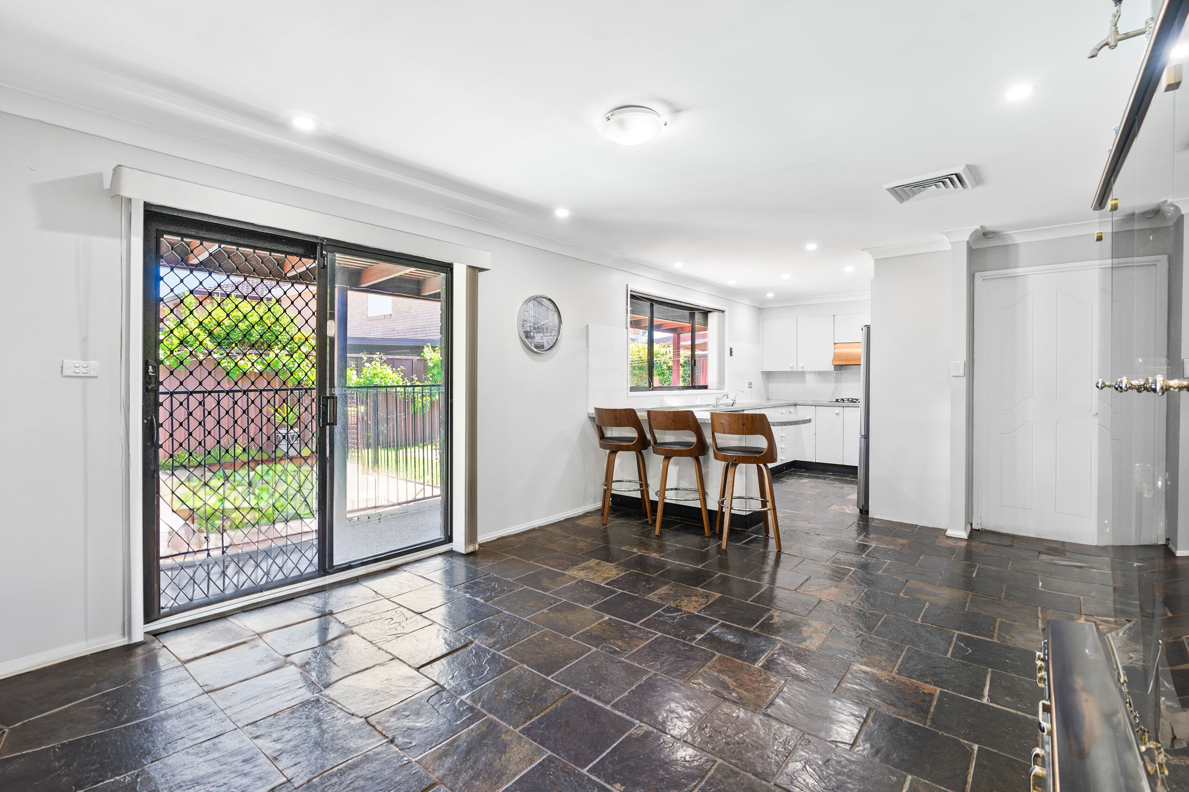 2 Fitzroy Close, St Johns Park NSW 2176, St Johns Park - Thumbnail 6
