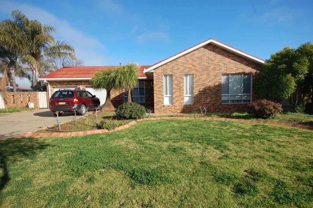 20 Clifton Boulevard, Griffith - Thumbnail 2