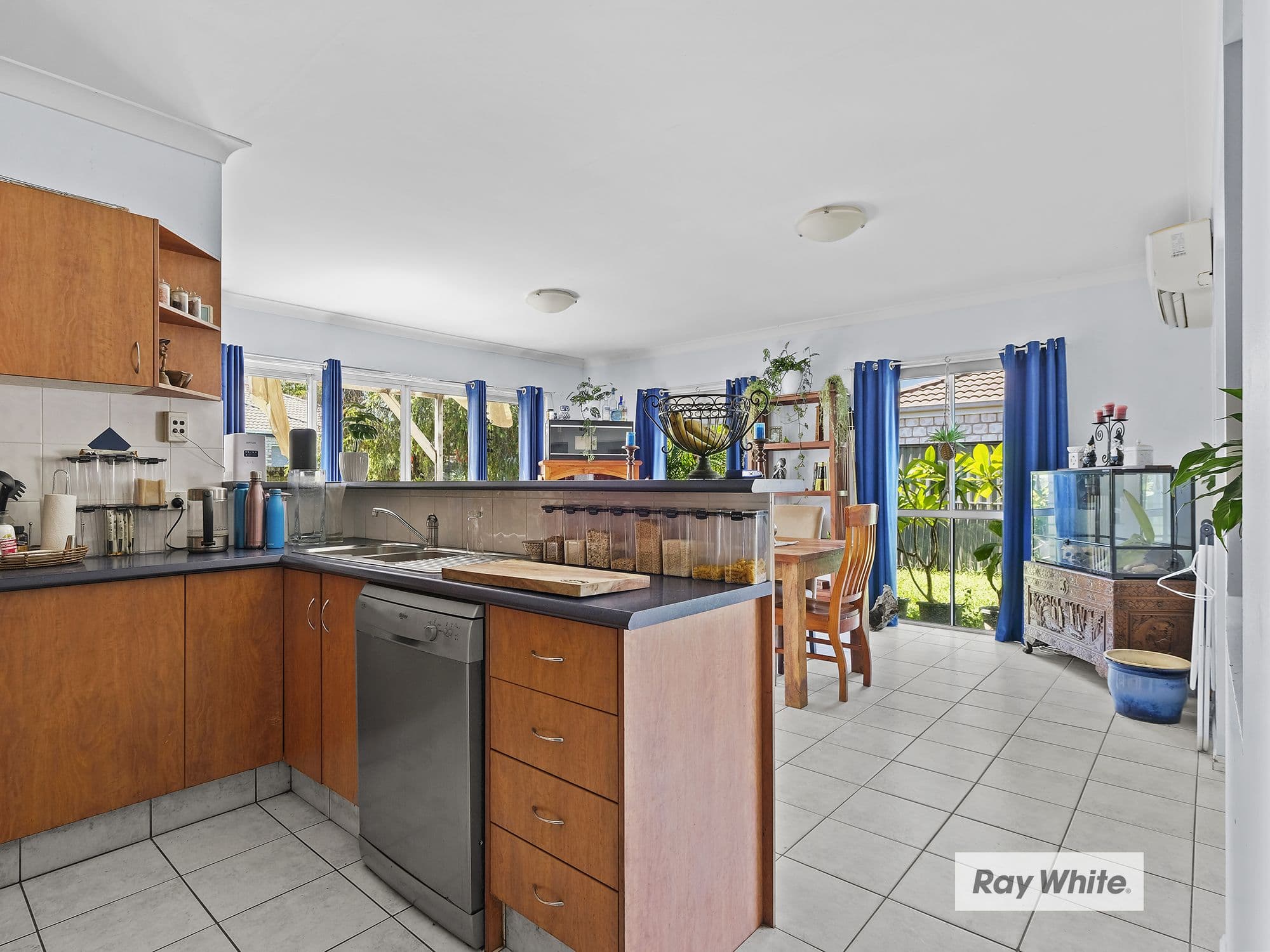 15 Linda Way, Upper Coomera QLD 4209, Upper Coomera - Thumbnail 3