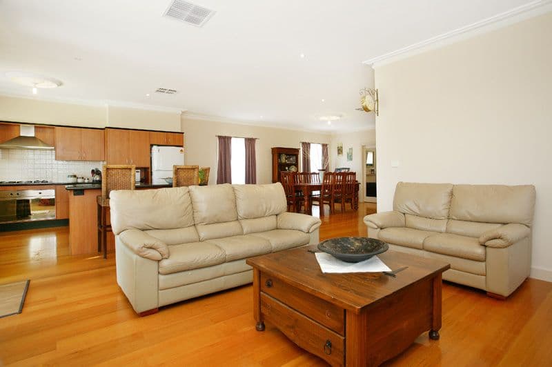 2 Locksley Avenue, RESERVOIR VIC 3073, Reservoir - Thumbnail 5