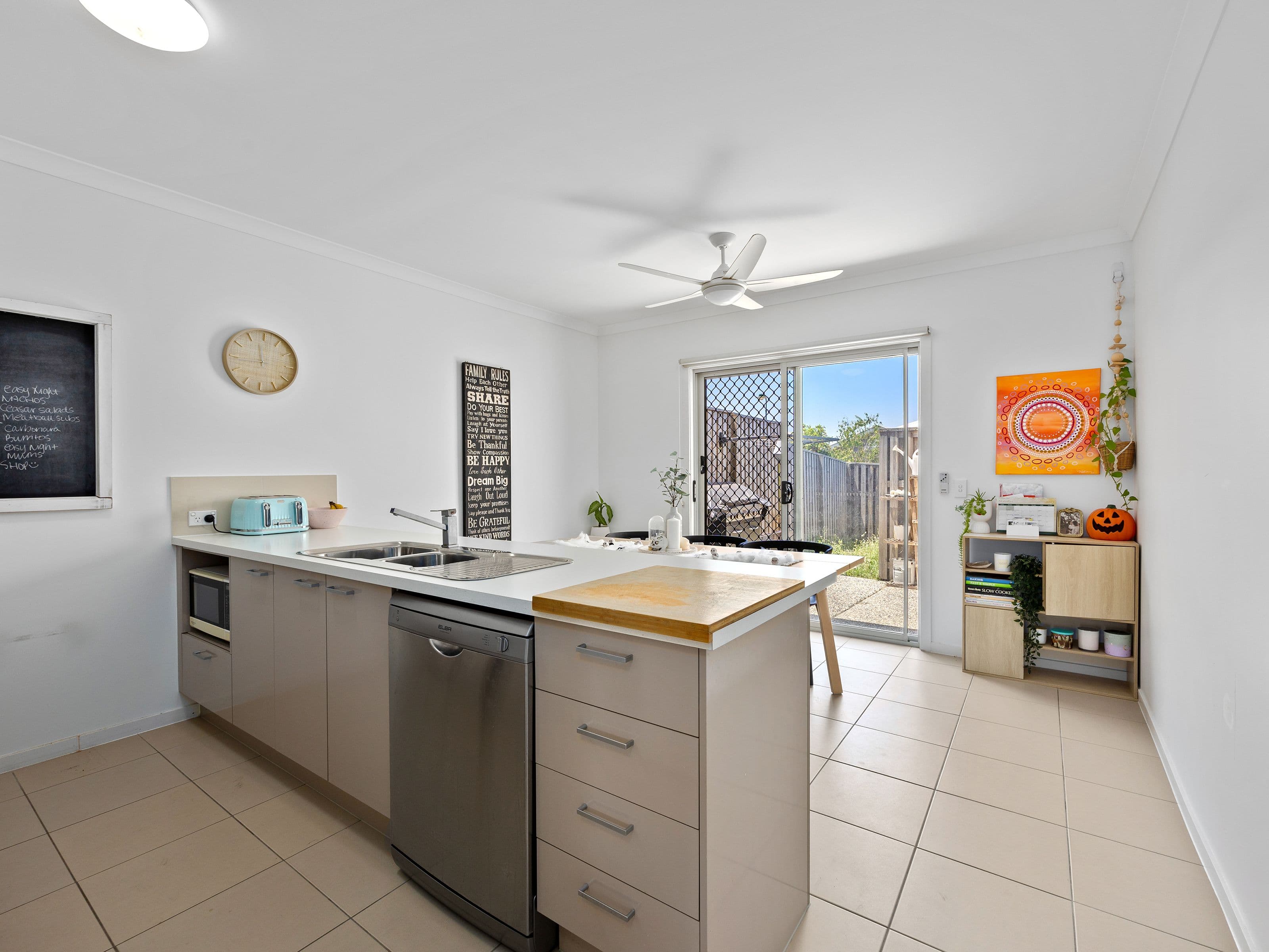 6 Napier Circuit, Silkstone QLD 4304, Silkstone - Thumbnail 4
