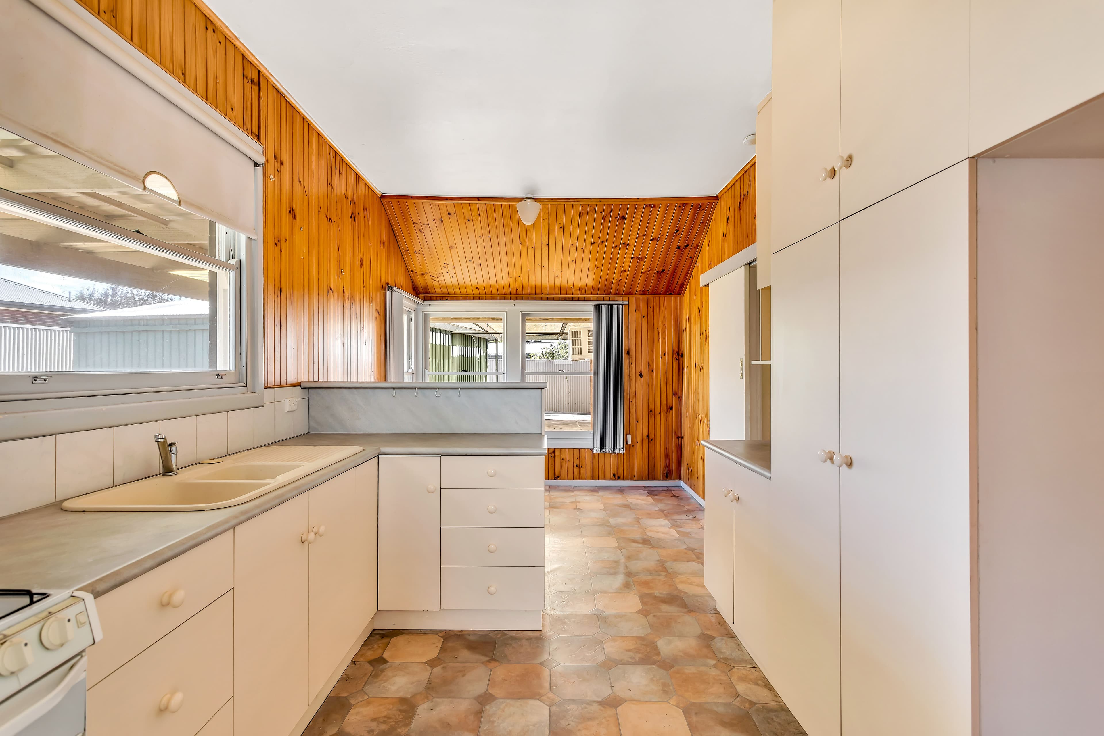 19 Raggatt Crescent, Mitchell Park SA 5043, Mitchell Park - Thumbnail 6