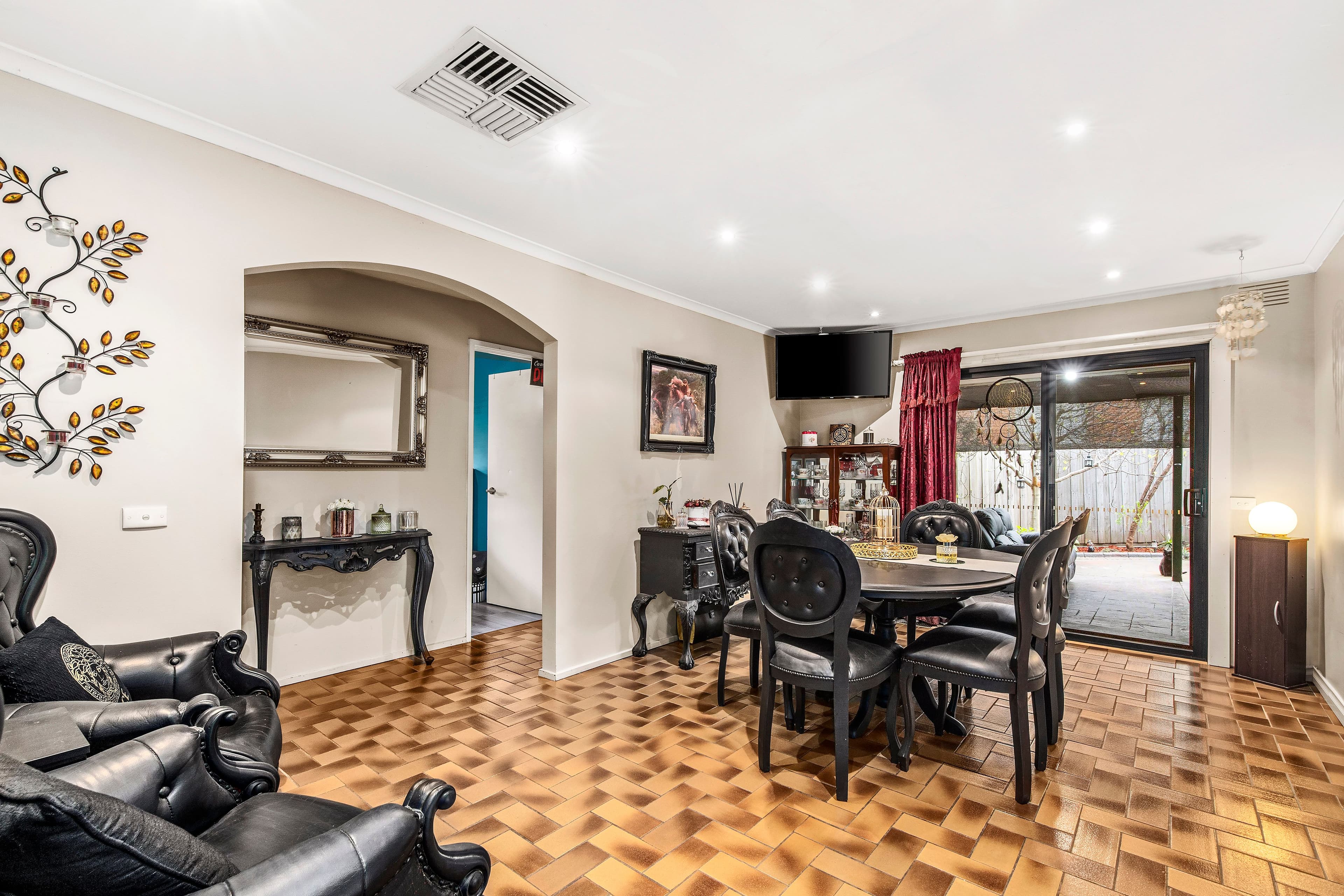 2 Madigan Crescent, Mill Park VIC 3082, Mill Park - Thumbnail 4