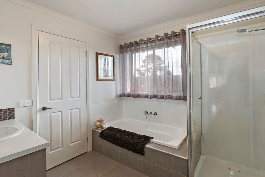 13 Pope Street, Bannockburn VIC 3331, Bannockburn - Thumbnail 6
