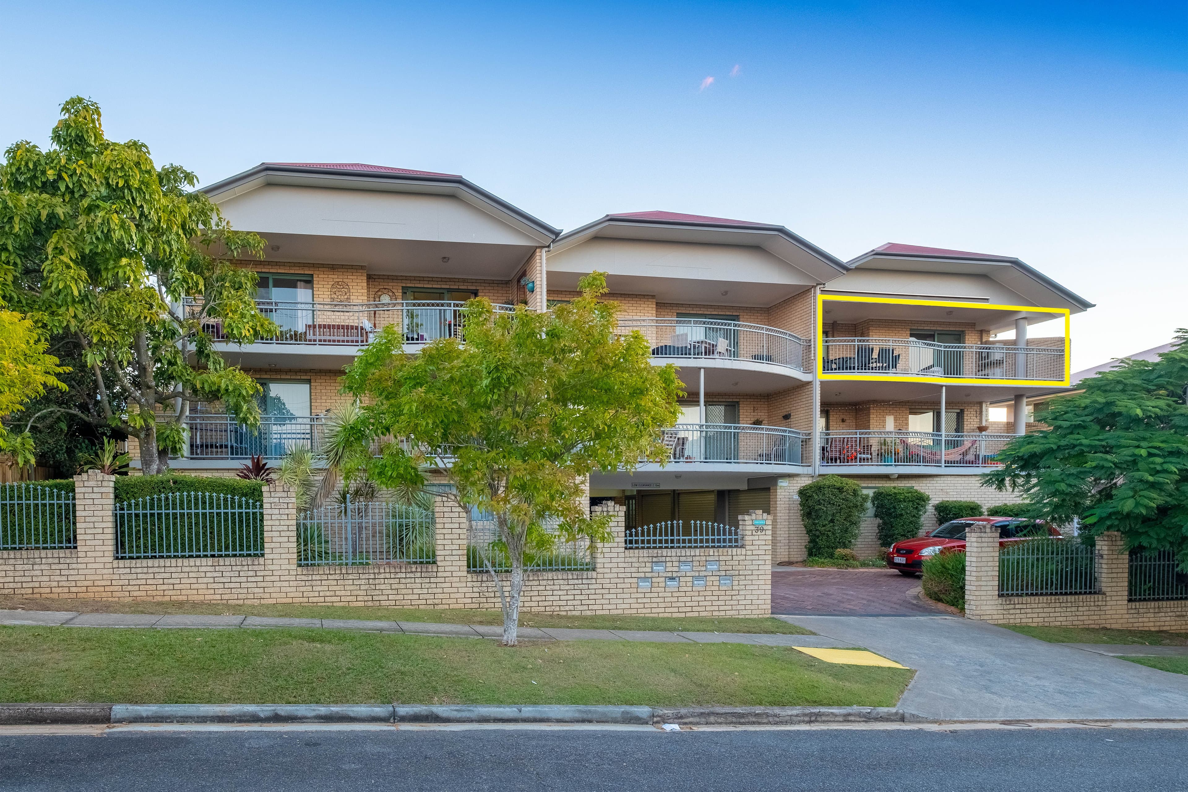 39 Rolle Street, Holland Park West QLD 4121, Holland Park West - Thumbnail 3