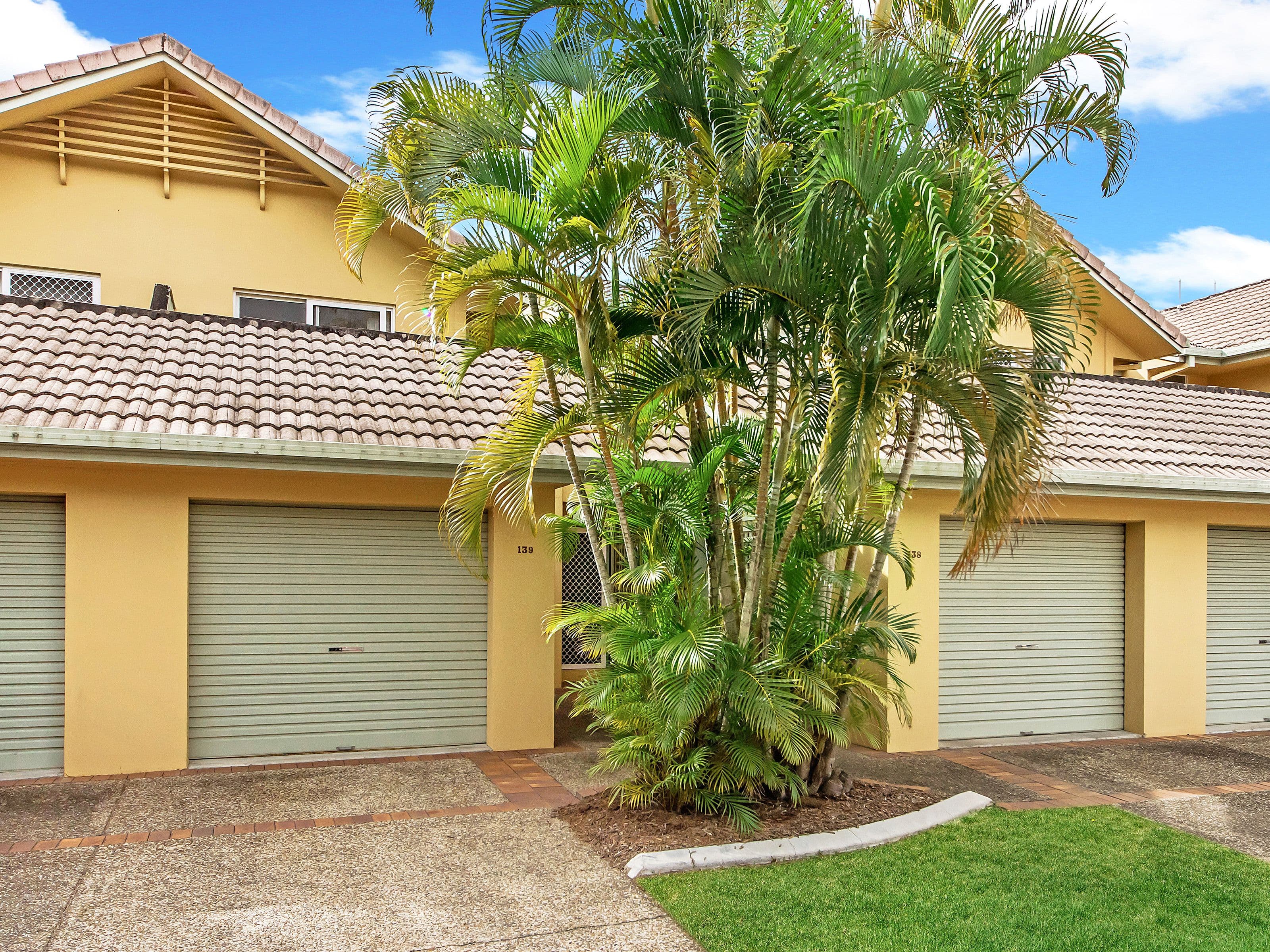 215 Cottesloe Drive, Mermaid Waters QLD 4218, Mermaid Waters - Image 1