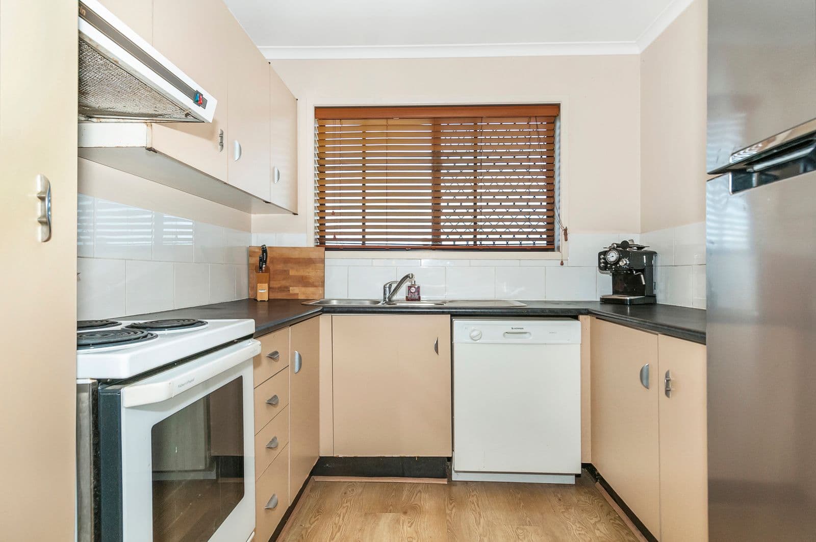 1B Guinevere Court, Bethania QLD 4205, Bethania - Thumbnail 3