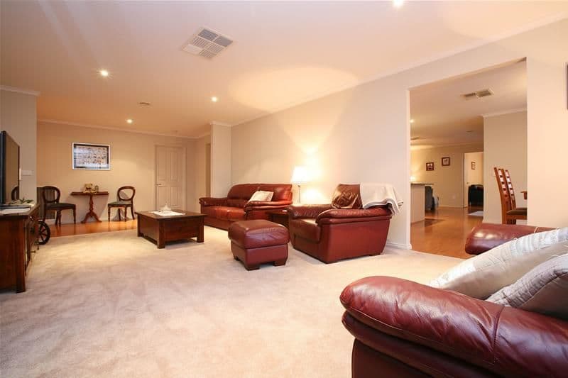 11 Topaz Grove, SOUTH MORANG VIC 3752, South Morang - Thumbnail 3