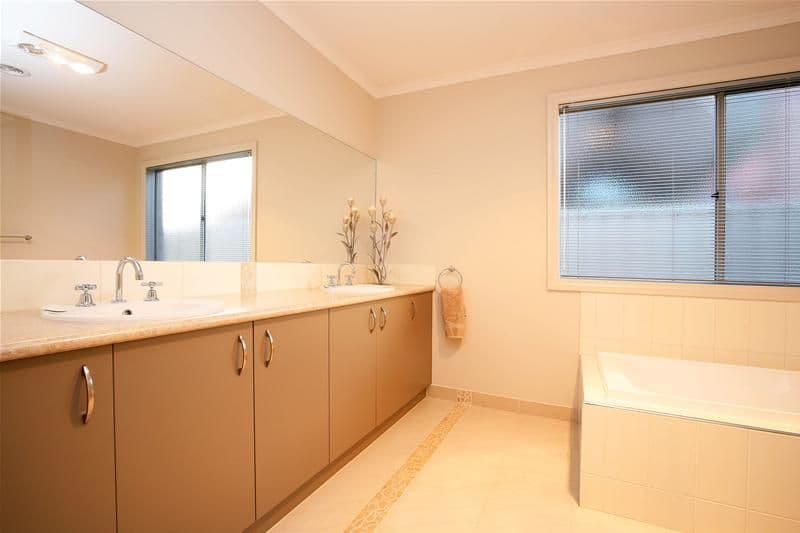 11 Topaz Grove, SOUTH MORANG VIC 3752, South Morang - Thumbnail 7