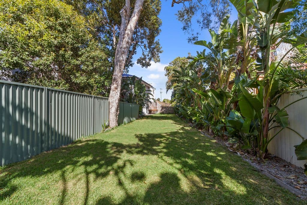 27 Clark Street, Biggera Waters QLD 4216, Biggera Waters - Thumbnail 2