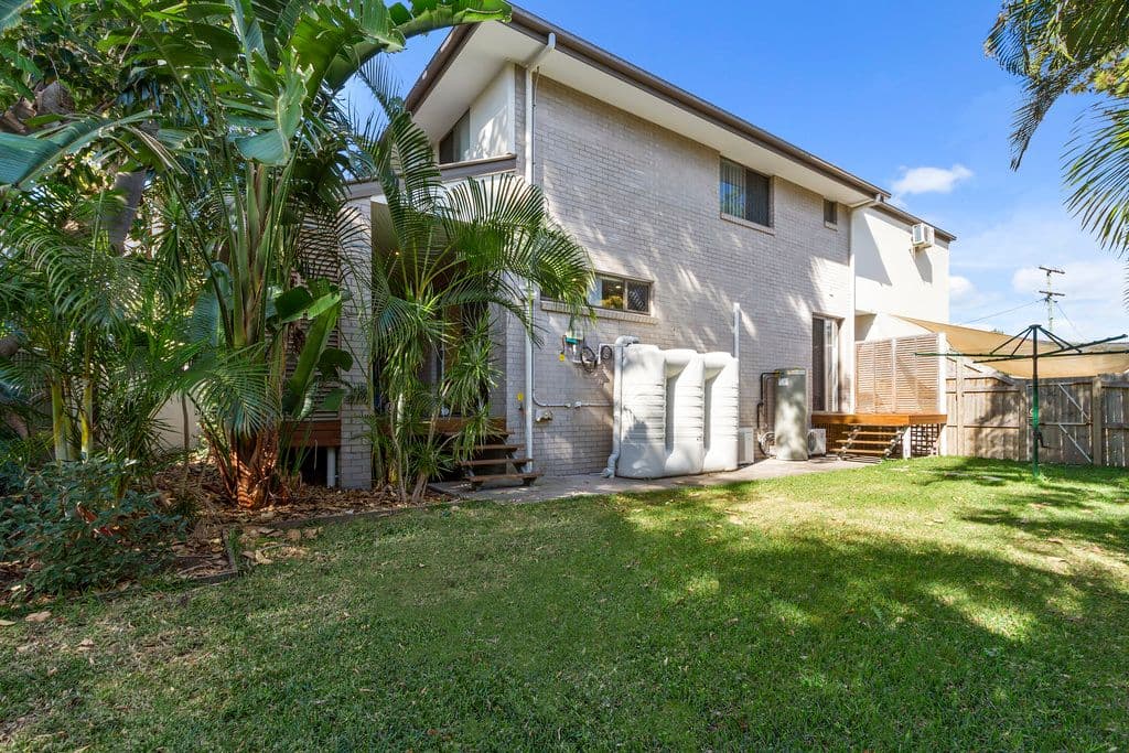 27 Clark Street, Biggera Waters QLD 4216, Biggera Waters - Thumbnail 3
