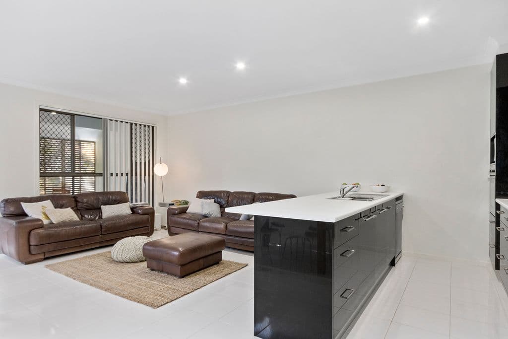27 Clark Street, Biggera Waters QLD 4216, Biggera Waters - Thumbnail 5