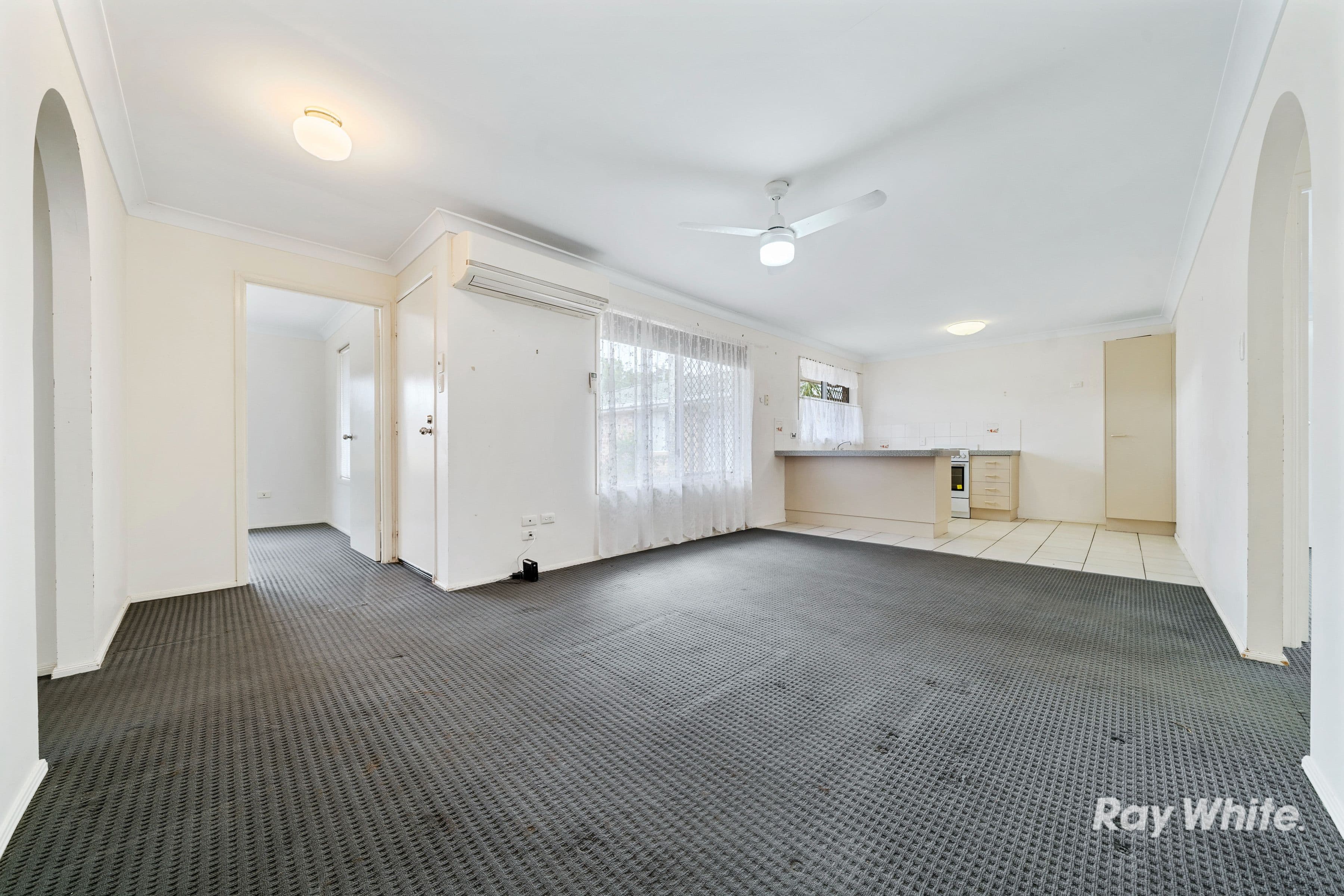 164 MOUNT WARREN Boulevard, Mount Warren Park QLD 4207, Mount Warren Park - Thumbnail 3