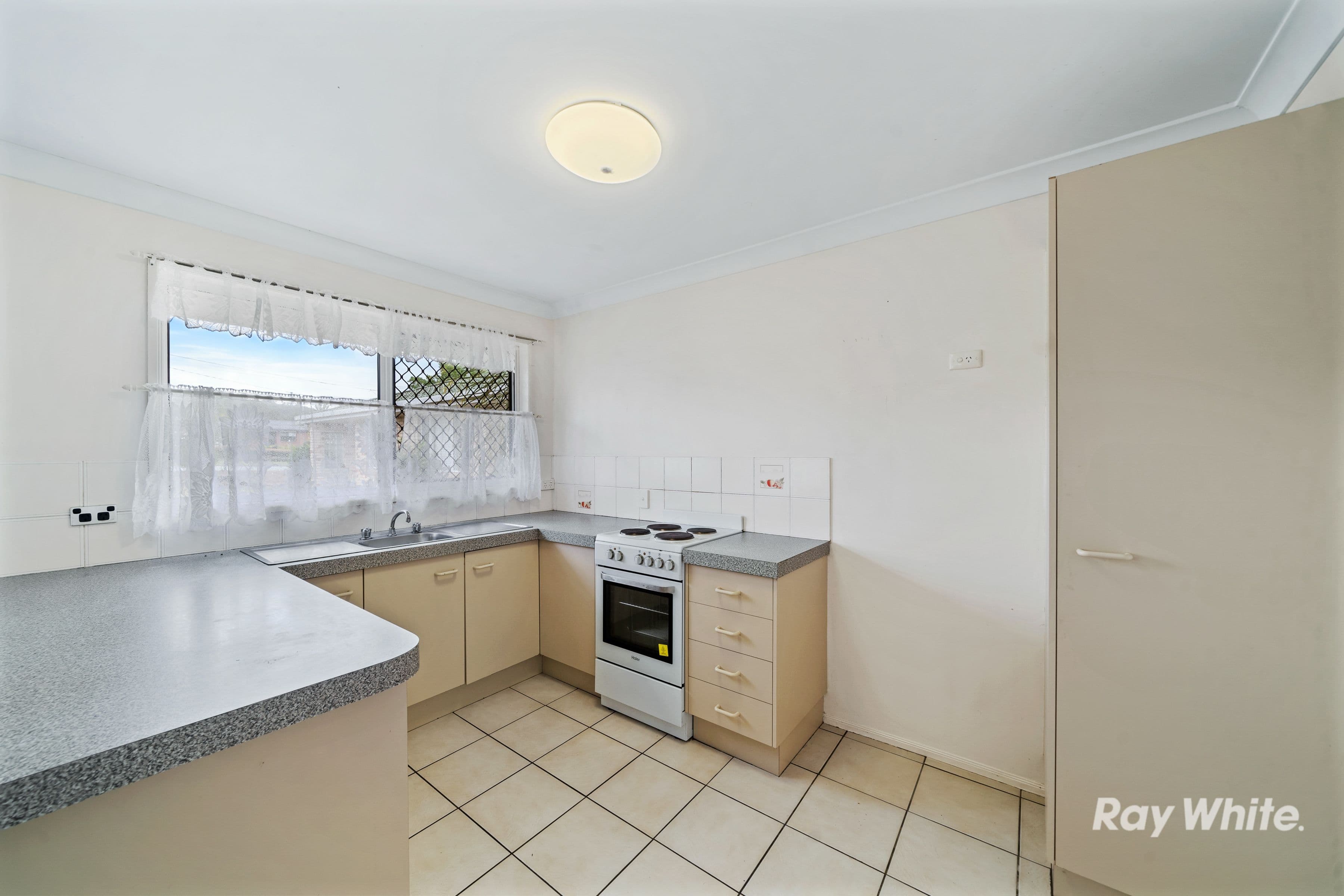 164 MOUNT WARREN Boulevard, Mount Warren Park QLD 4207, Mount Warren Park - Thumbnail 5