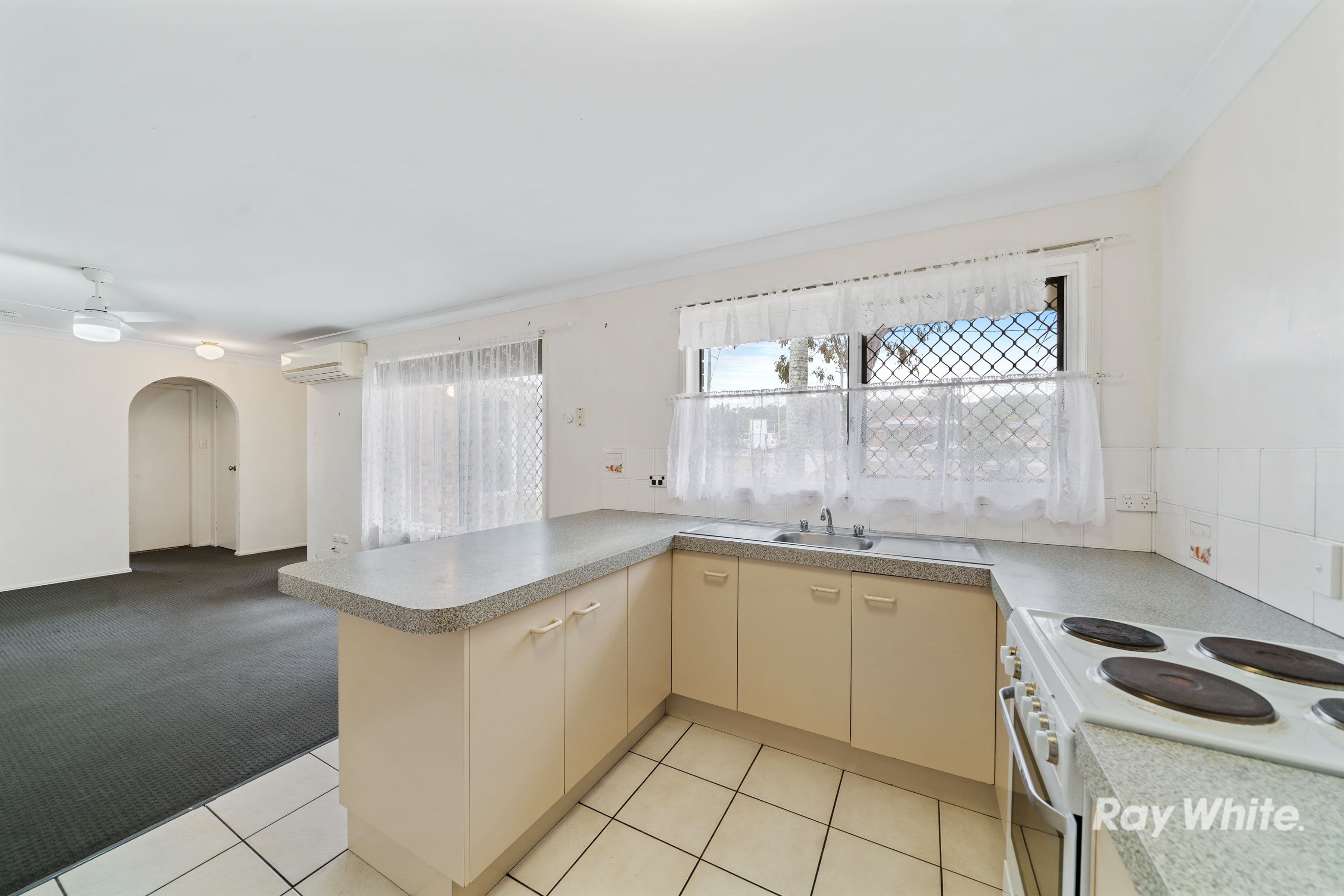 164 MOUNT WARREN Boulevard, Mount Warren Park QLD 4207, Mount Warren Park - Thumbnail 6