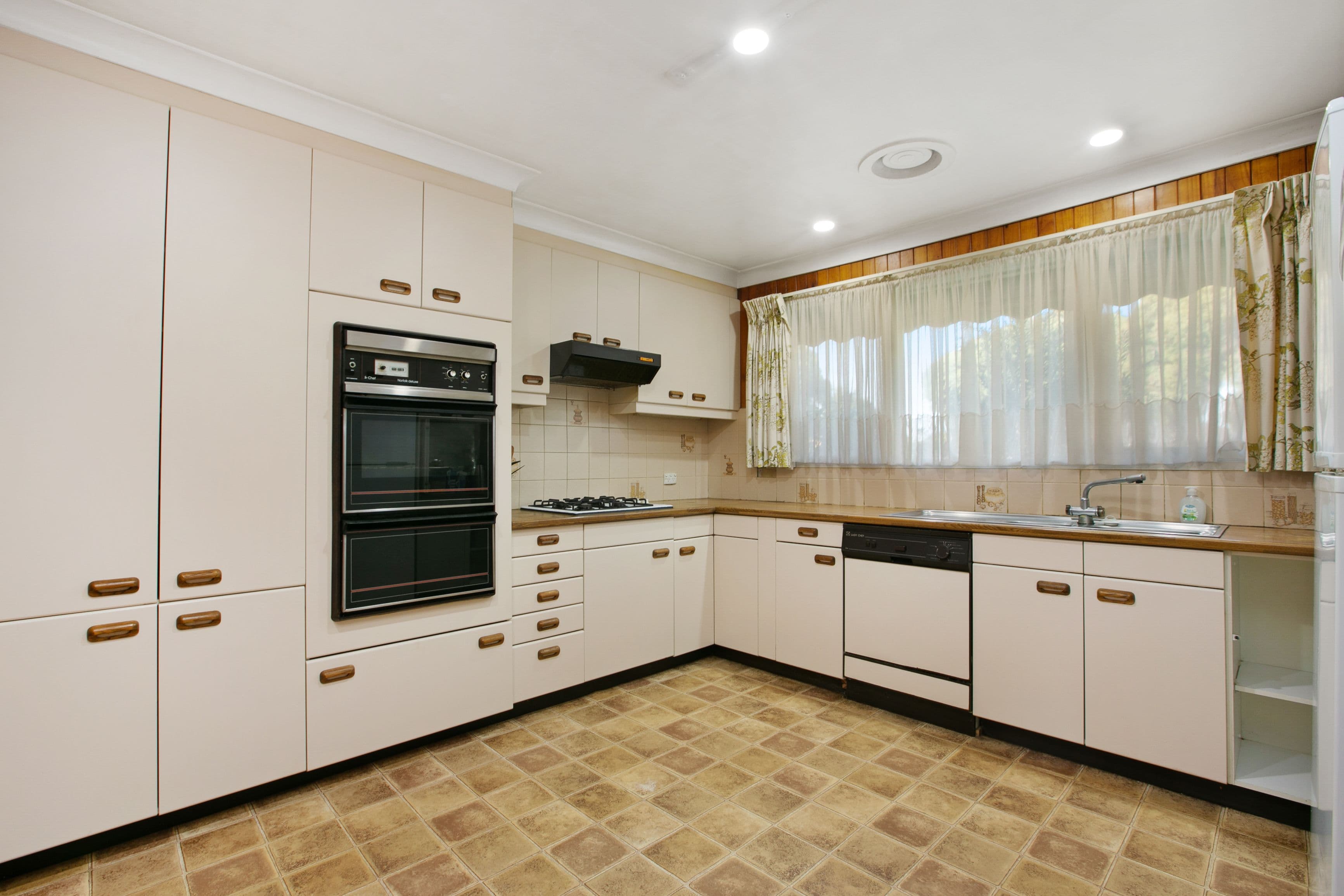 18 Bunker Avenue, Kingsbury VIC 3083, Kingsbury - Thumbnail 3